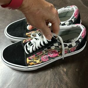 Vans retired unisex men’s 9.5 or women’s 11